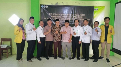 Tim Pengabdian Masyarakat Unnes Melaksanakan Pelatihan Penyusunan Soal HOTS Berbasis Karakter Untuk Guru di MTS Al-Islam Sumurrejo Kota Semarang