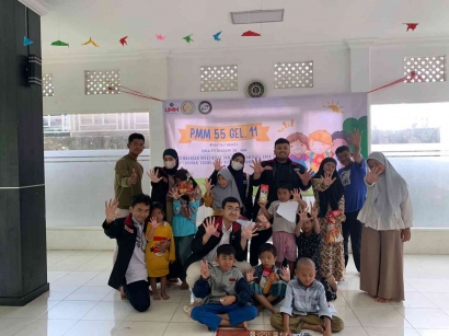 PMM UMM Kelompok 55 Gelombang 11 Tahun 2022 Ajarkan PHBS kepada Anak-anak Panti Asuhan Yasibu Malang