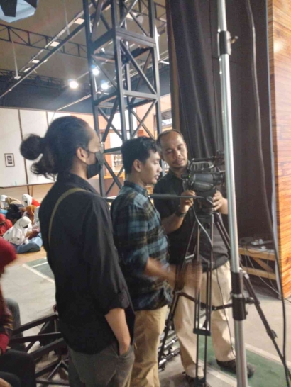 Mahasiswa Magang Untag Belajar Menjadi Kameramen di BBGP Ristek Sidoarjo