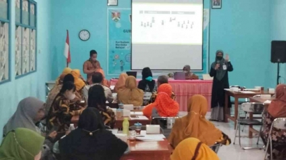 Dosen Prodi Pendidikan IPA UNTIDAR Dampingi MGMP IPA Kota Magelang dalam Mendesain Pembelajaran Flip-Classroom