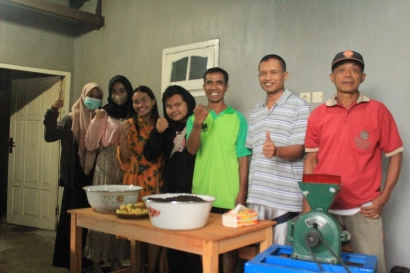 Mahasiswa Umsida Ikuti Praktik Roasting Kopi Tuan Galang di Balerejo Kabupaten Blitar