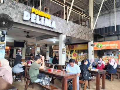 Cafe Depan Kampus, Pondok Delima