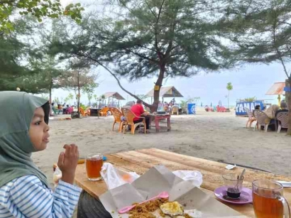 Pantai Ujung Serangga Destinasi Wisata yang Aduhai