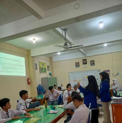 Magang 2022: Antusias Siswa-Siswi di SMA Laboratorium UM Malang dalam Menambah "Knowledge" tentang Perpustakaan