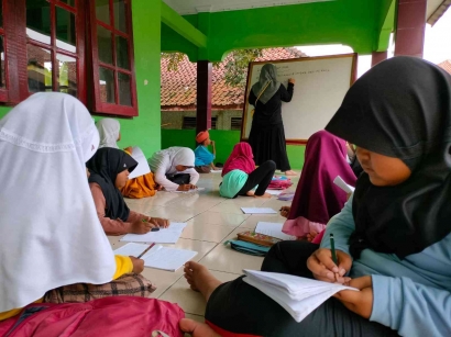 KKN Tematik Uhamka 2022: Mahasiswa Adakan Pendampingan Ibadah TPA di Dusun Cijambu