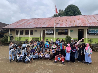 Mahasiswa KKN UNNES Giat 3 Desa Tempursari Berikan Pelatihan Batik Shibori di SDN 2 Tempursari, Wonosobo