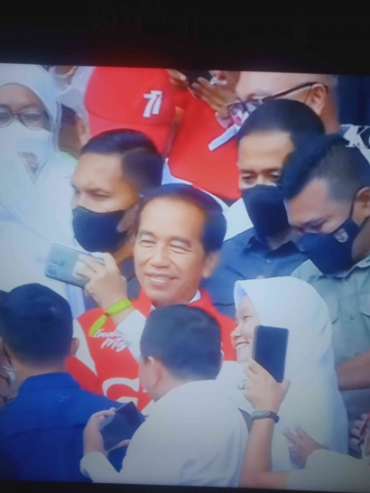 Jangan Buru-Buru Percaya Jika Jokowi Sepenuh Hati Dukung Si Rambut Putih