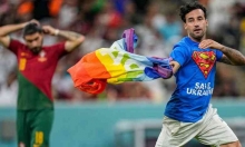Gambar Artikel Portugal ke Babak 16 Besar, Suporter Bawa Bendera Pelangi dan Serukan 