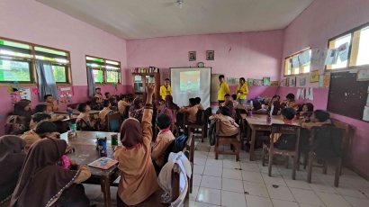 Pemberian Materi Tentang Etika Dasar kepada Siswa Kelas 4 di SDN Sukolelo I Prigen, Pasuruan Jawa Timur