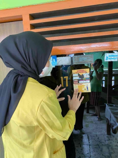 Mahasiswa PKL SKM Penggerak Unnes Lakukan Sosialisasi dan Pemberian Leaflet Door to Door di Wilayah Kelurahan Purwosari