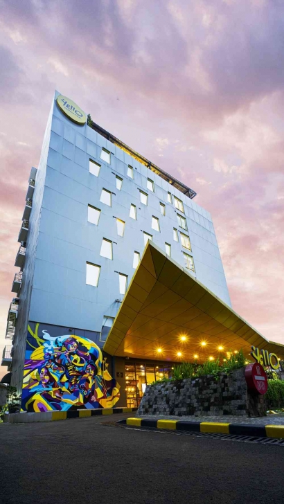 Back to Da Wall Cara YELLO Manggarai  Hotel Perkenalkan Wajah Barunya