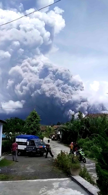 Pantauan Aktivitas Vulkanik Semeru-Lumajang