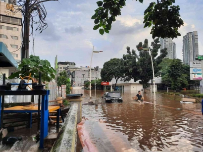 Imbas Banjir, Kawasan Kemang Jakarta Selatan Macet Total