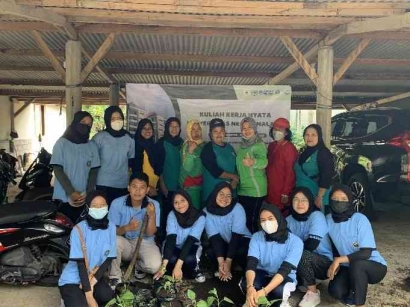 Mahasiswa Pengabdian Masyarakat UM Bersama JUTAWAN Melaksanakan Penanaman Tanaman Sayur Organik di Desa Tempursari