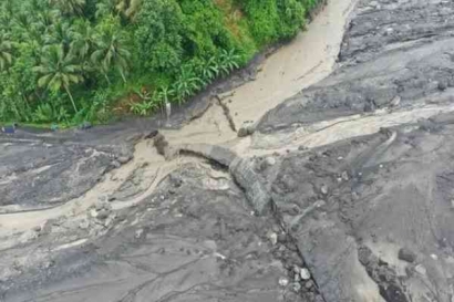 Banjir Lahar Semeru, Jembatan Limpas Tidak Bisa Dilewati, Warga Terisolasi!
