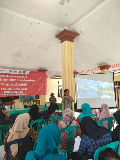 Pelatihan dan Pendampingan Legalitas Usaha untuk UMKM Desa Cupak Kabupaten Jombang