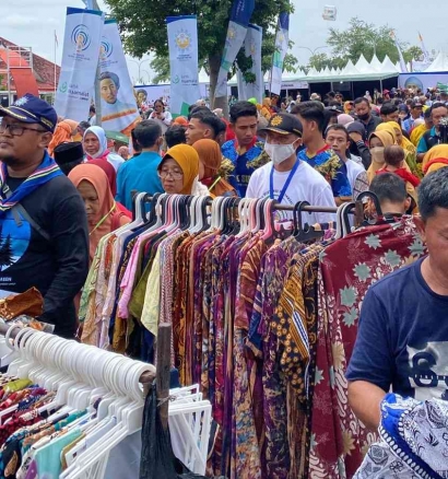 Kisah Pak Anto: Pedagang Baju dari Jogja di Muktamar
