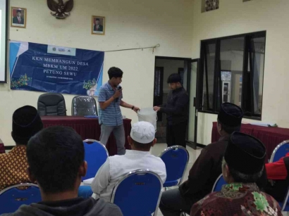 KKN UM MBKM-MD Petungsewu 2022: Pemanfaatan Limbah Jeruk sebagai Pupuk di Desa Petungsewu, Kecamatan Dau, Kabupaten Malang