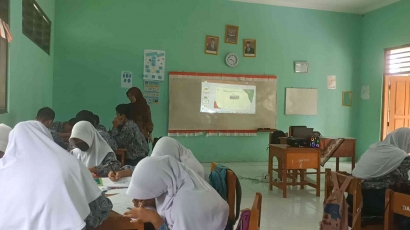 Menulis Teks Eksposisi Menggunakan Media Gambar di SMPN 20 Kota Serang