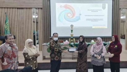 Prodi Manajemen FEB UM Palembang Terima Penghargaan Prodi Terbaik Audit Mutu Internal