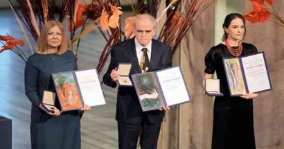 Pemenang Hadiah Nobel Perdamaian Rusia Mengutuk "serangan gila dan kriminal" Putin di Ukraina