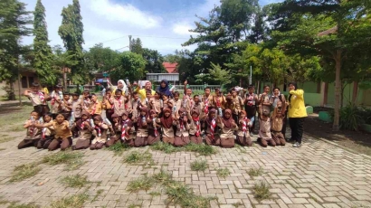 Mahasiswa UNNES Giat 3 Desa Kemuning Menginisiasi Pembuatan Ecobrick Bersama Siswa-siswi Sekolah Dasar