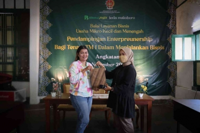 Dinas Koperasi dan UMKM Yogyakarta Terapkan UKM Naik Kelas di Teras Malioboro 1