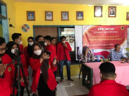 Mahasiswa KKN Untag Surabaya dalam Pengembangan Digital Marketing UMKM