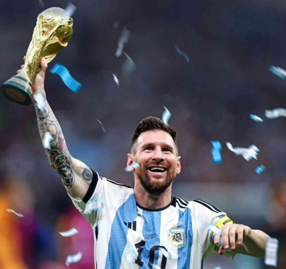 Argentina Juara! Lionel Messi Angkat Piala dan Prancis Menangis