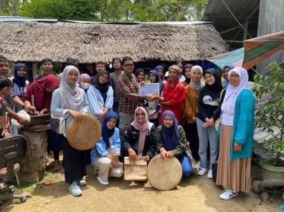 Mengenal Pak Junaedi, Pembuat Alat Musik Tradisional Aceh