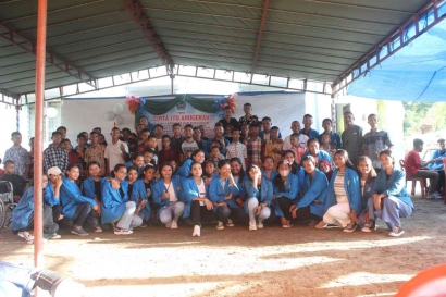 Mahasiswa Universitas Flores Kunjungi Panti Asuhan Bhakti Luhur di Potu, Ende