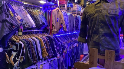 Thrifting di Pasar Senen Jadi Alternatif Fashion Kalangan Pemuda