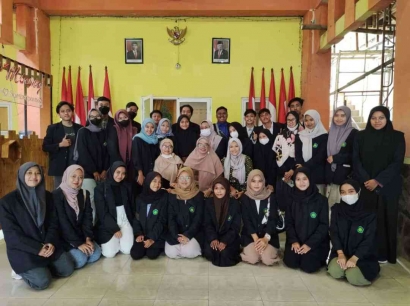 Kelompok KKM 98 UIN Malang Peringati Hari Ibu bersama Kader Kesehatan Desa Sumberporong