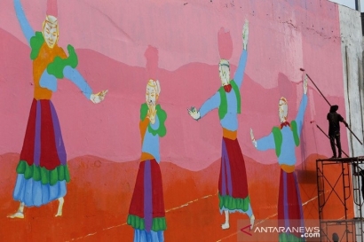 Sosok di Balik Indahnya Lukisan Mural di Flyover Gaplek