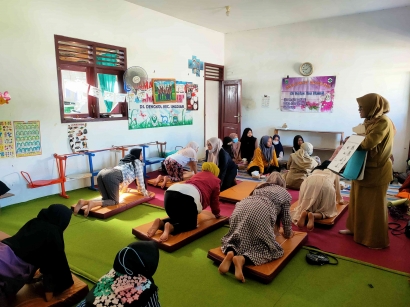 Jadi Instruktur Senam Ibu-ibu Hamil, Mahasiswa KKM UIN Malang Bantu Sukseskan Kegiatan ANC di Puskesmas Desa