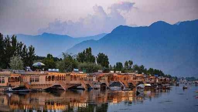 Kashmir yang Ajaib Telah Menjadi Surga bagi Pemotretan Pranikah