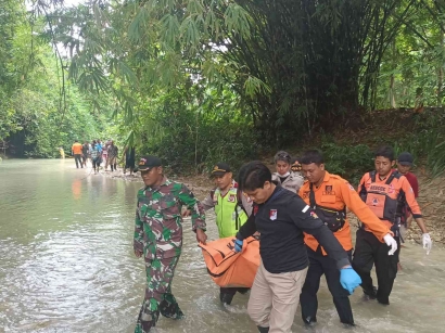 Polsek Margomulyo bersama Koramil dan BPBD Kabupaten Bojonegoro Evakuasi Korban Tenggelam