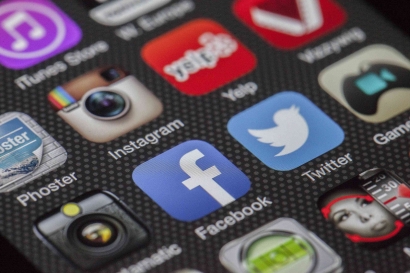 Fenomena Sosial dalam Masyarakat: Studi Kasus tentang Penggunaan Media Sosial