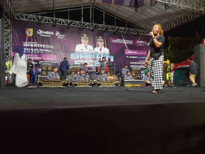 Campursari Gonjing Miring Ramaikan Pesta Rakyat Akhir Tahun di Jember