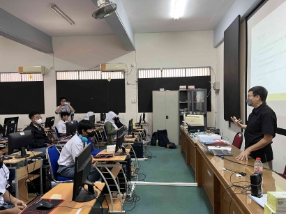 FMIPA UNJ Mengadakan Pelatihan Pengolahan dan Visualisasi Data untuk siswa SMK 1 PKP Jakarta Islamic School