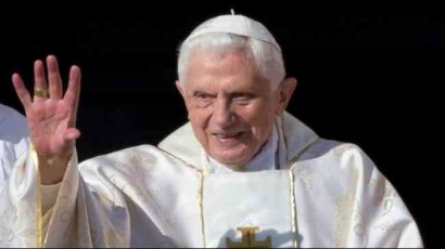 Bapa Paus Benediktus XVI Tutup Usia di Penghujung Tahun 2022