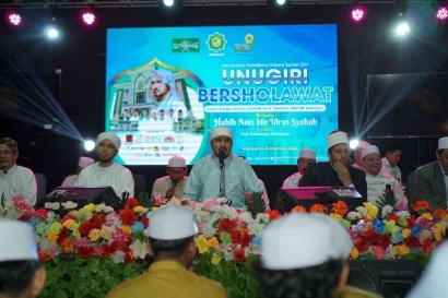 Sewindu UNUGIRI Berkarya Undang Habib Anis dari Jakarta