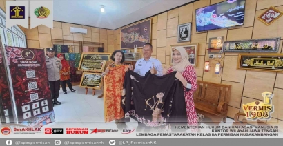 Rombongan Ibu Wakapolda Jateng Borong Batik Lapas Permisan Nusakambangan