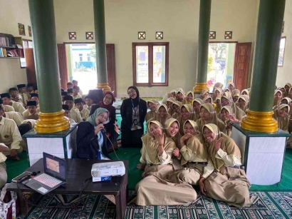 Mahasiswa KKM 132 UIN Malang Sosialisasi Stunting dan Gizi kepada Siswa Sekolah Menengah