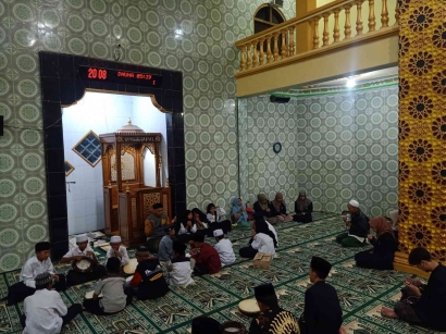 "Semarak Tahun Baru, KKM 146 UIN Malang Mengadakan Malam Munajat dan Sholawat Bersama Warga Dusun Besuki"