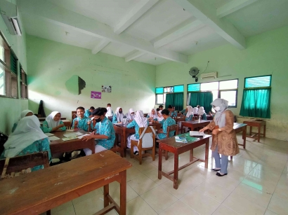 Ide Kreatif Bu Ainun dalam Membuat Evaluasi pada Pembelajaran Sastra Teks Hikayat di MAN 2 Kota Semarang