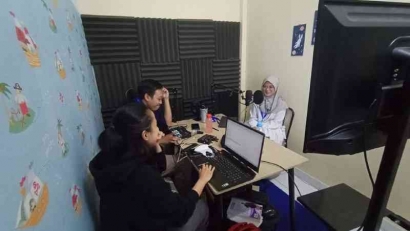 Pengembangan Inovative Digital Learning Environment "MARICA" Untuk Meningkatkan Literasi Dasar Anak Indonesia Oleh TIM Peneliti UNS Bekerjasama dengan PT.Sebangku Jaya Abadi
