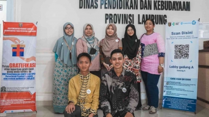 Para Awardee BIM Lampung Fasilitasi Masyarakat Belajar Bahasa Inggris