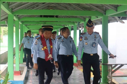 Kunjungan Perdana, Kakanwil Berikan Penguatan Tusi bagi Petugas Pas Lapas Polewali