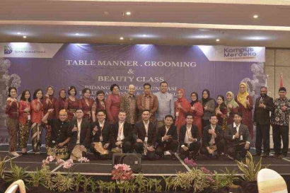 Belajar Etika Jamuan Makan di Event Table Manner yang Diadakan Universitas Dian Nusantara